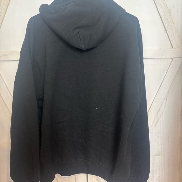 Gildan Black Hoodie with Artistic Print - Picture 4 of 4